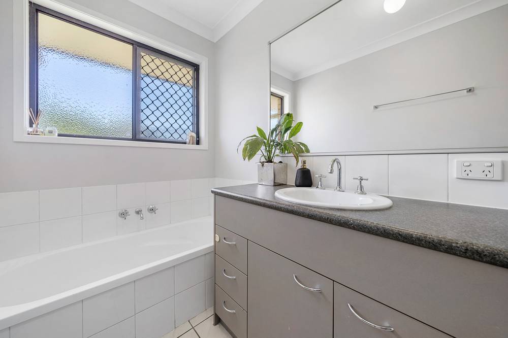 29 Tennessee Way, BERRINBA, QLD 4117