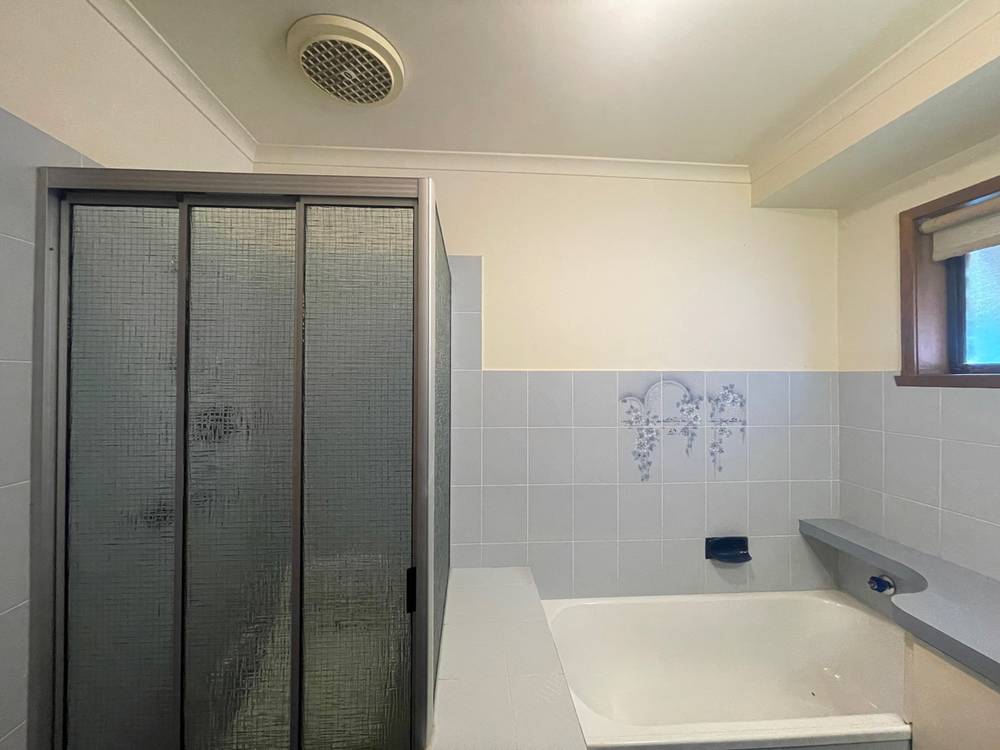 1/300 Highview Crescent, LAVINGTON, NSW 2641