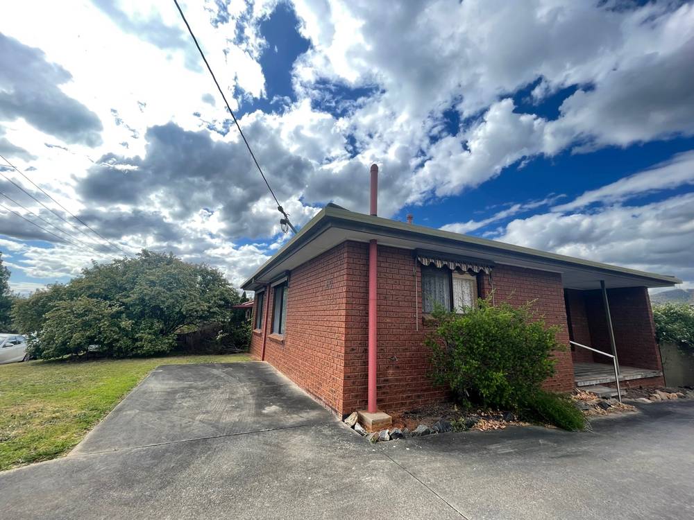 1/300 Highview Crescent, LAVINGTON, NSW 2641