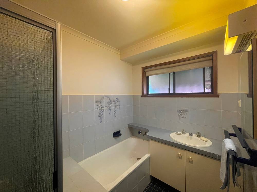 1/300 Highview Crescent, LAVINGTON, NSW 2641