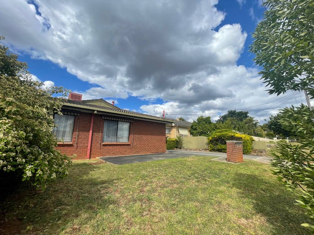 1/300 Highview Crescent, LAVINGTON, NSW 2641