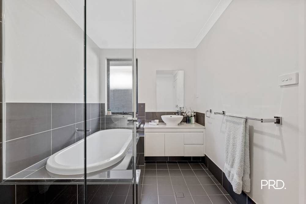 29 Deerubbin Drive, GLENMORE PARK, NSW 2745