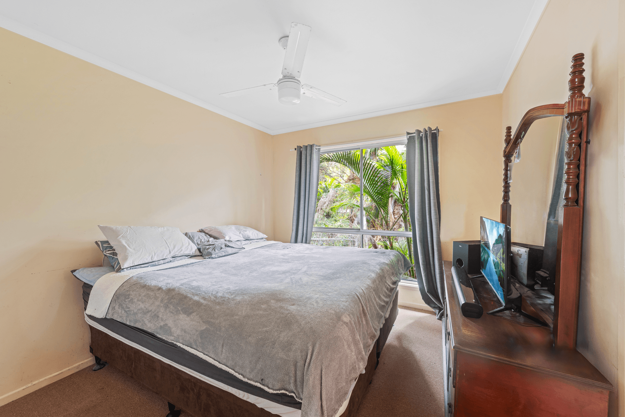 8B Cribb Street, LANDSBOROUGH, QLD 4550