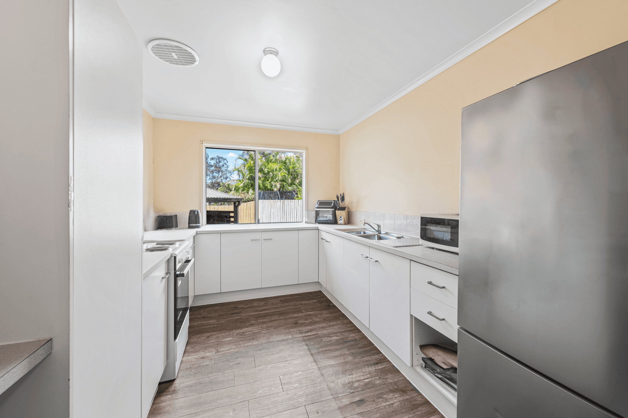 8B Cribb Street, LANDSBOROUGH, QLD 4550