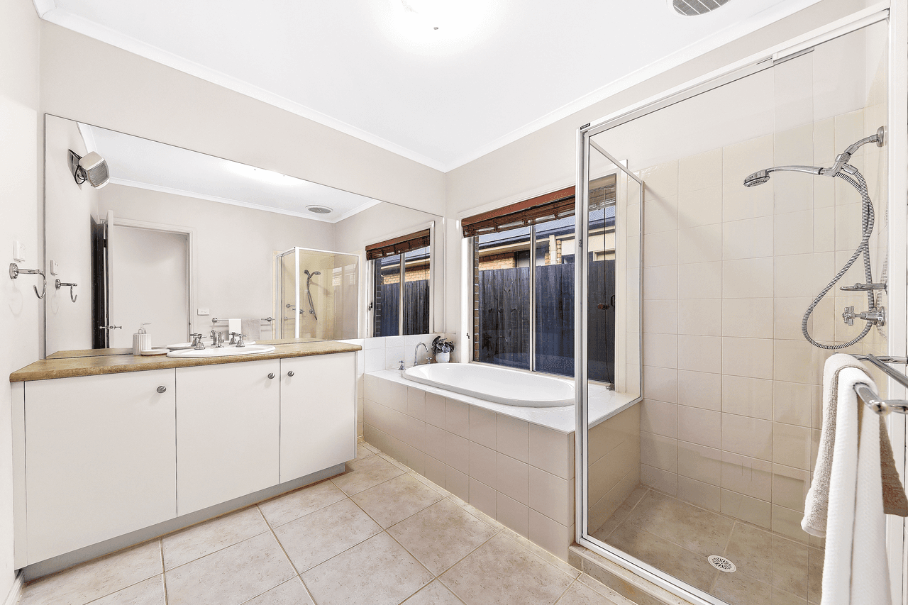 23 Kuranda Crescent, BERWICK, VIC 3806