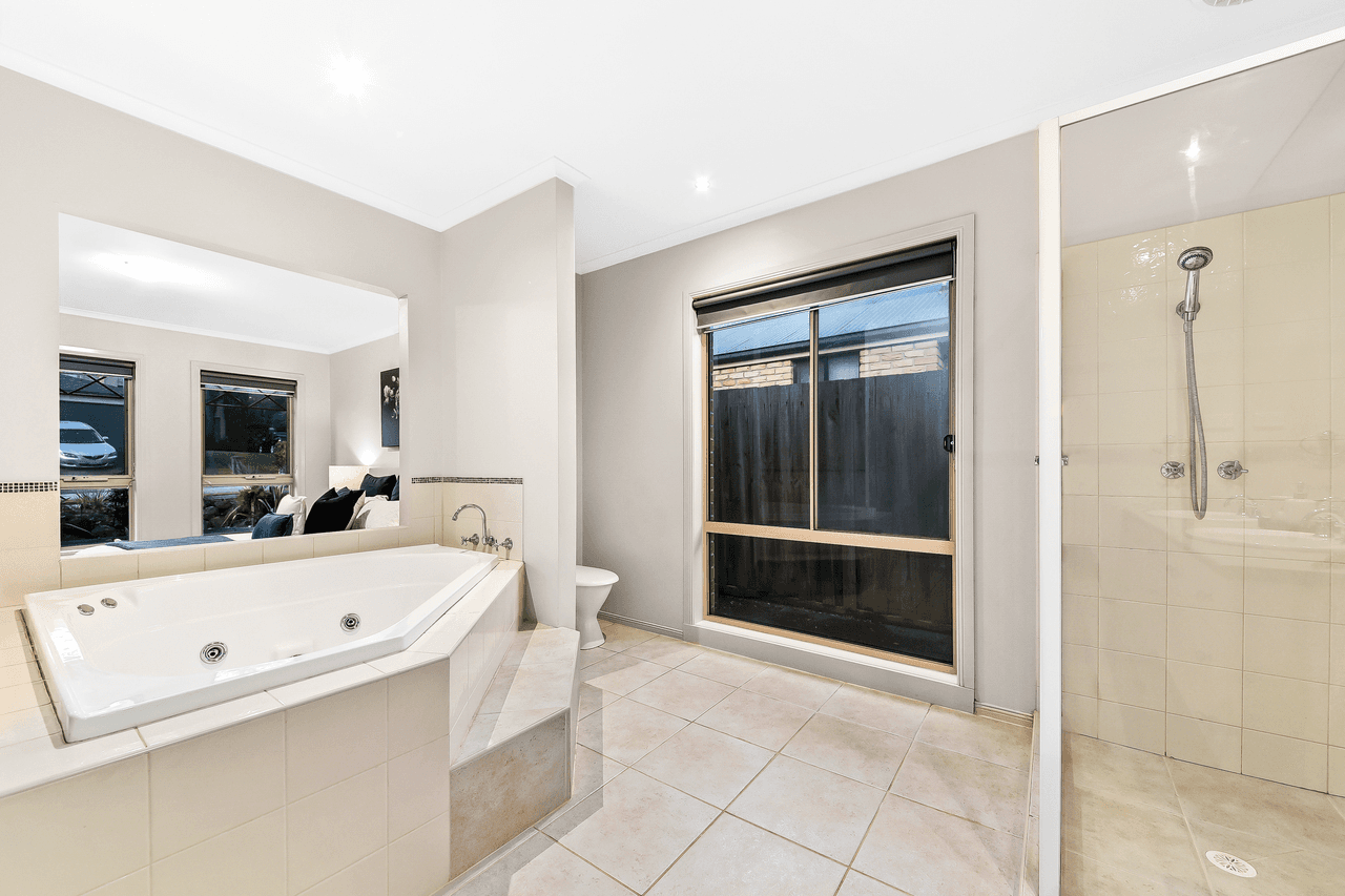 23 Kuranda Crescent, BERWICK, VIC 3806