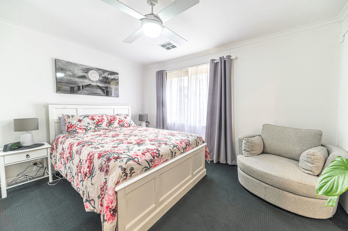 4 Carr Crescent, NEWTON, SA 5074