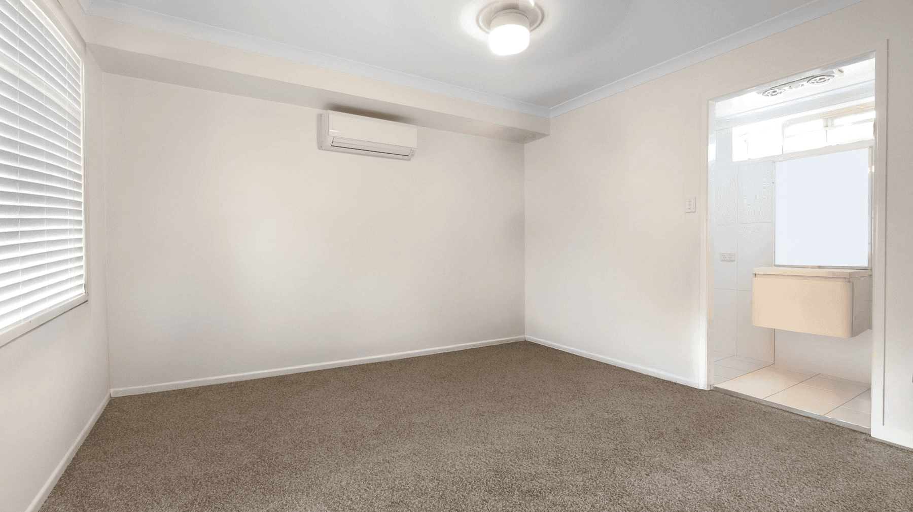 1/6 Mannuem Court, RANGEVILLE, QLD 4350