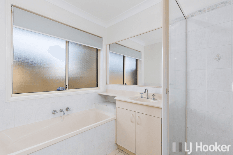 7 Club Crescent, REDLAND BAY, QLD 4165