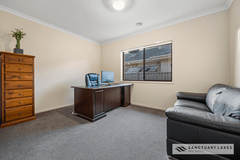 30 The Esplanade, SANCTUARY LAKES, VIC 3030