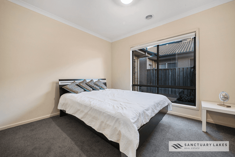 30 The Esplanade, SANCTUARY LAKES, VIC 3030