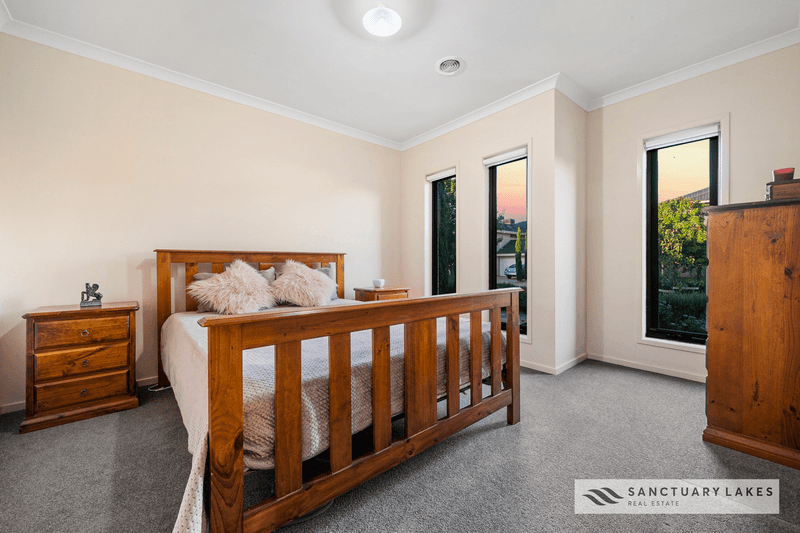 30 The Esplanade, SANCTUARY LAKES, VIC 3030