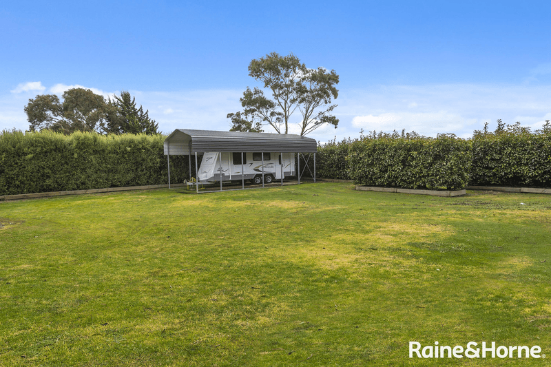 8 Skyline Drive, GISBORNE, VIC 3437