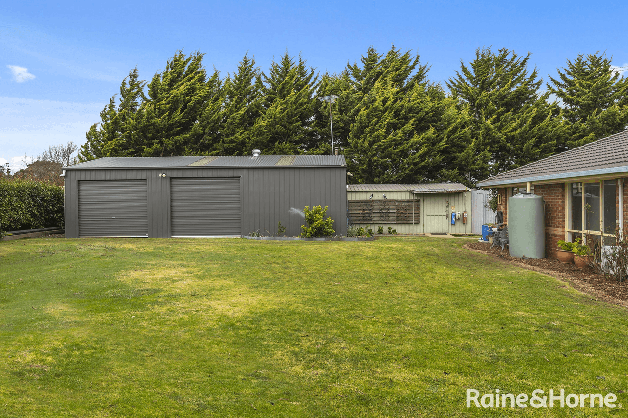 8 Skyline Drive, GISBORNE, VIC 3437