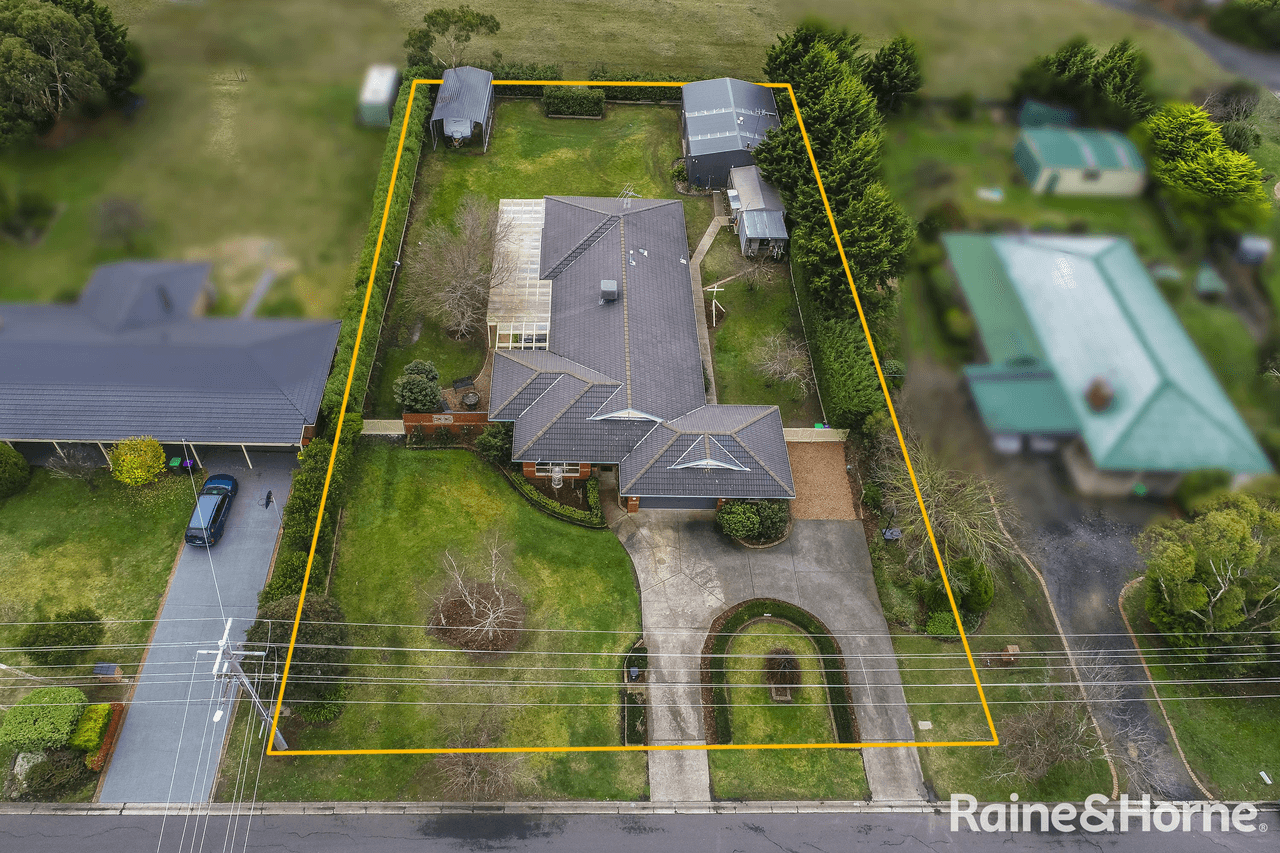 8 Skyline Drive, GISBORNE, VIC 3437