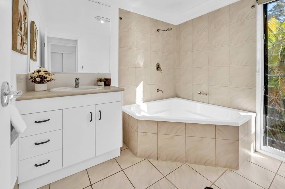 9 Carinya Court, PIMPAMA, QLD 4209