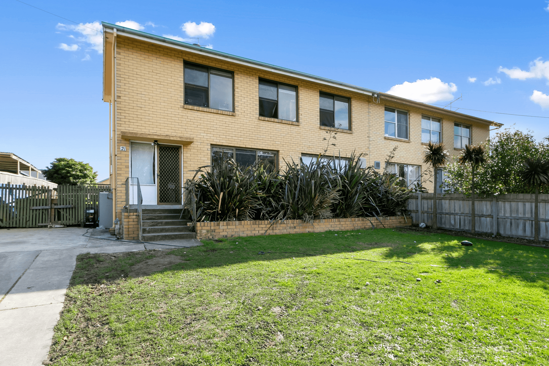 21 White Parade, Churchill, VIC 3842