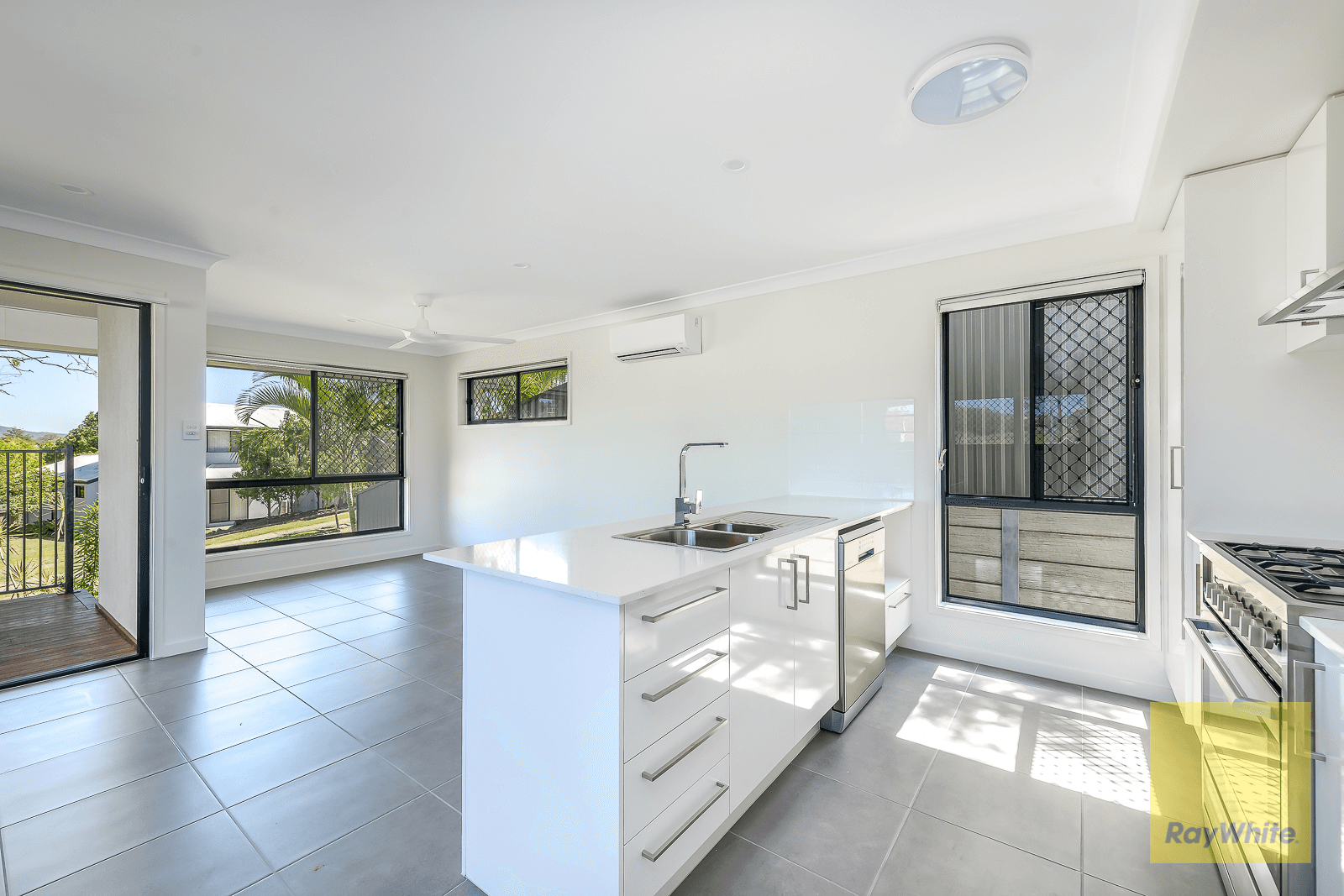 2/1 Mayjohn Avenue, CARRARA, QLD 4211