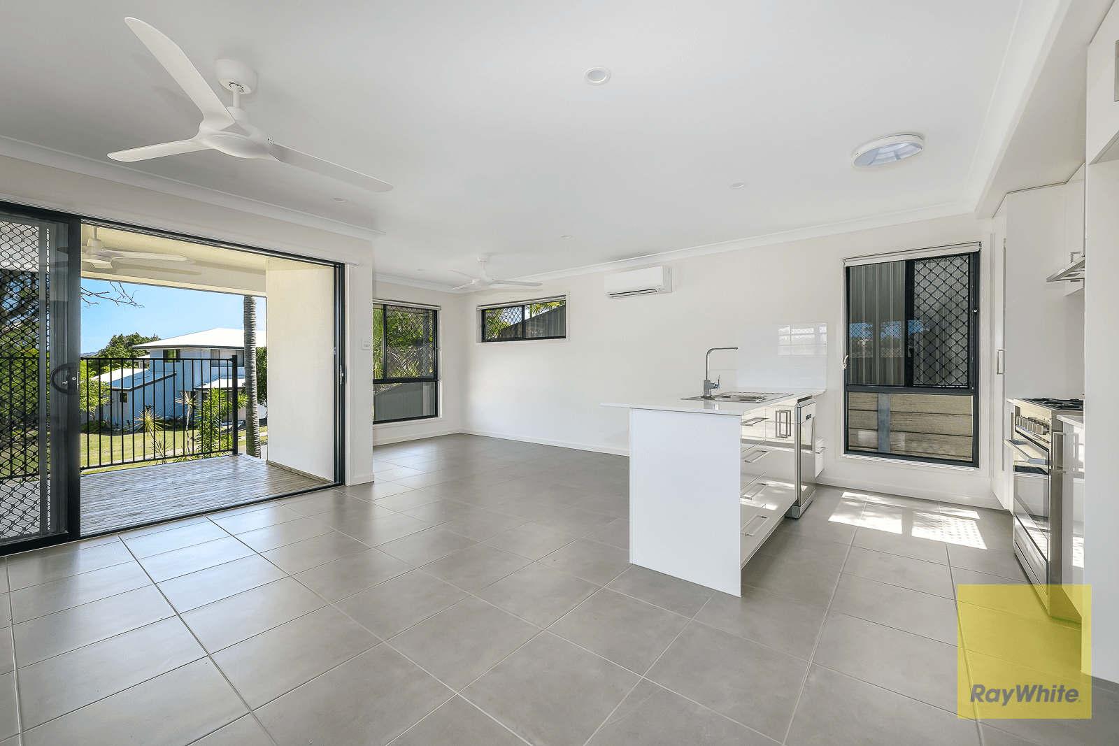 2/1 Mayjohn Avenue, CARRARA, QLD 4211