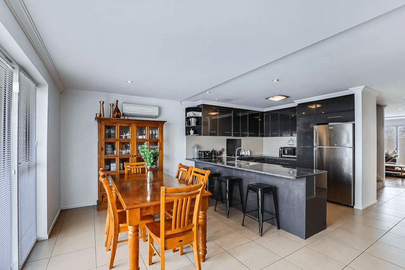 6/19b Gladstone Street, NEWTOWN, QLD 4350