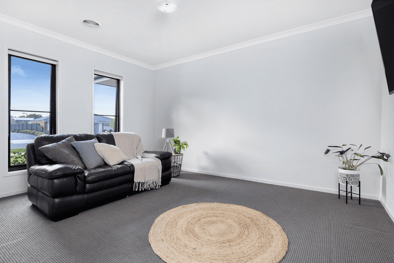 15 Triandra Ave, ROMSEY, VIC 3434