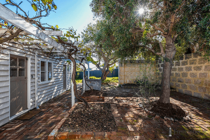 4 McLaren Street, South Fremantle, WA 6162