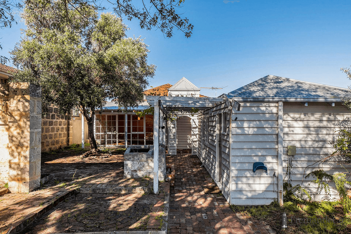 4 McLaren Street, South Fremantle, WA 6162