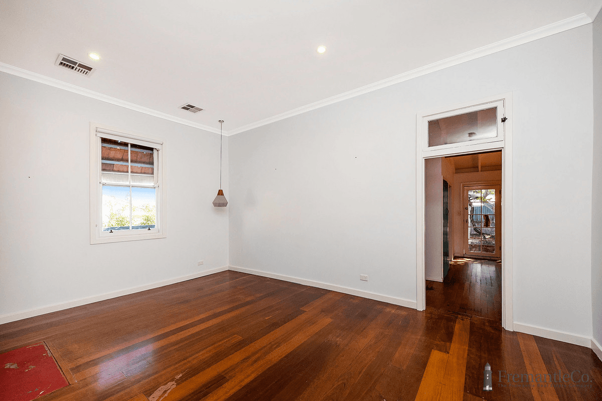 4 McLaren Street, South Fremantle, WA 6162