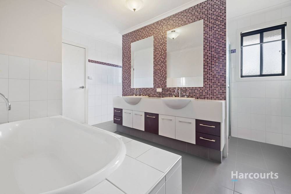 9 Birchgrove Way, Taylors Hill, VIC 3037