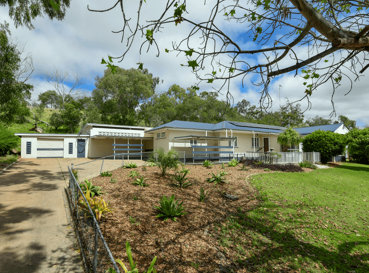 42 Toowoomba Rd, OAKEY, QLD 4401