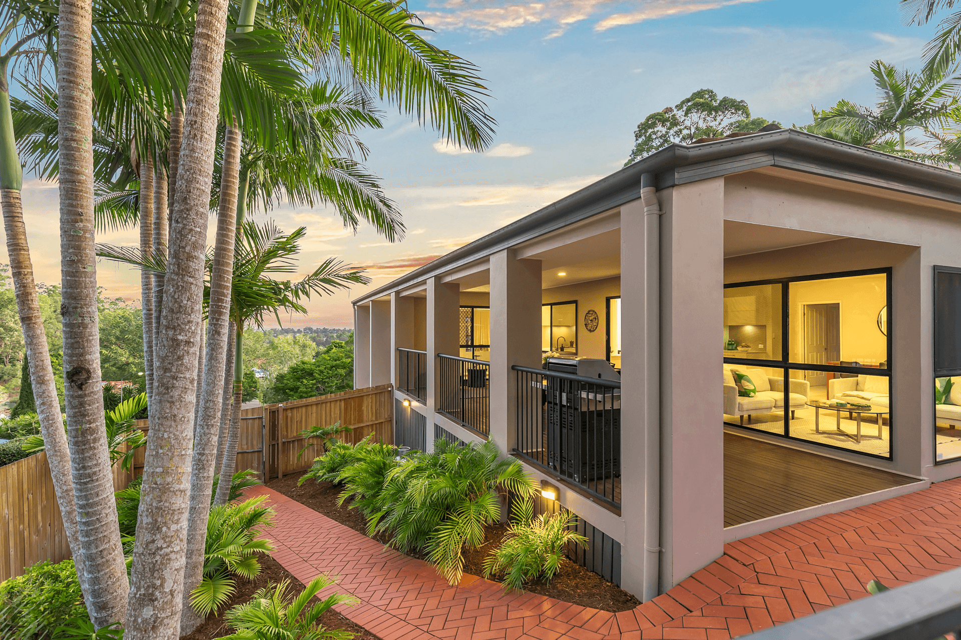 20 Ringway Place, CHAPEL HILL, QLD 4069