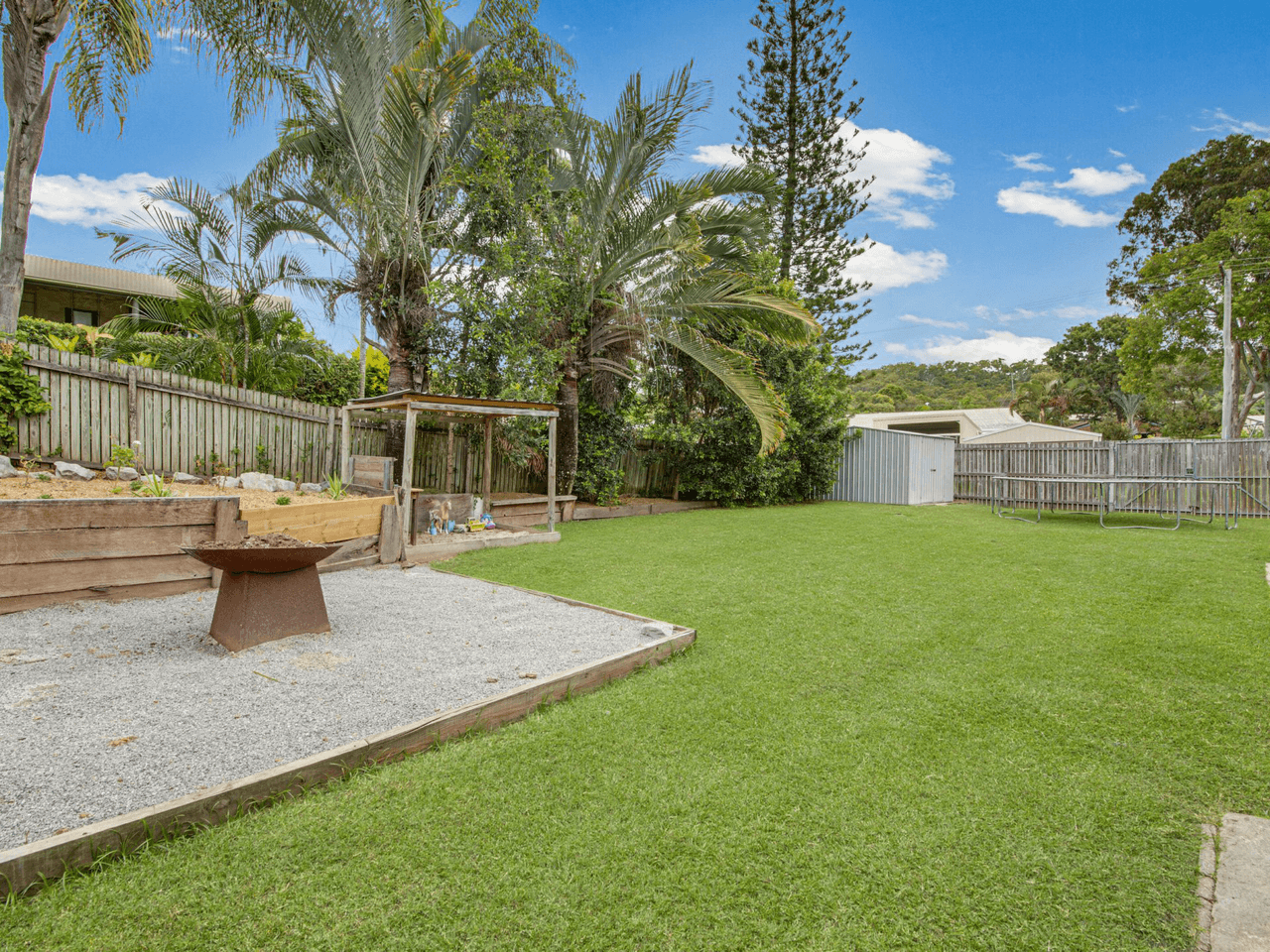 13 Hayes Avenue, BOYNE ISLAND, QLD 4680