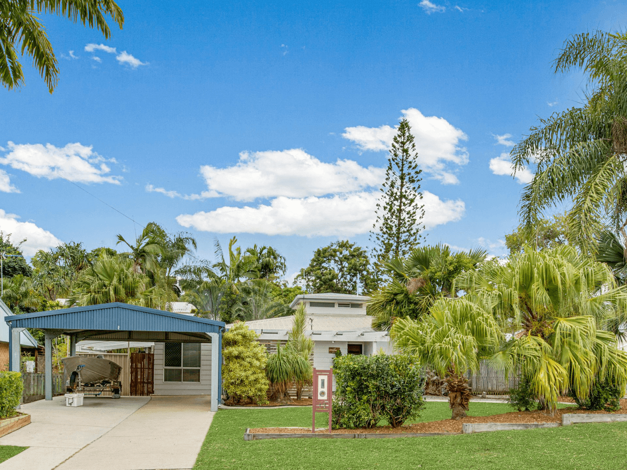 13 Hayes Avenue, BOYNE ISLAND, QLD 4680