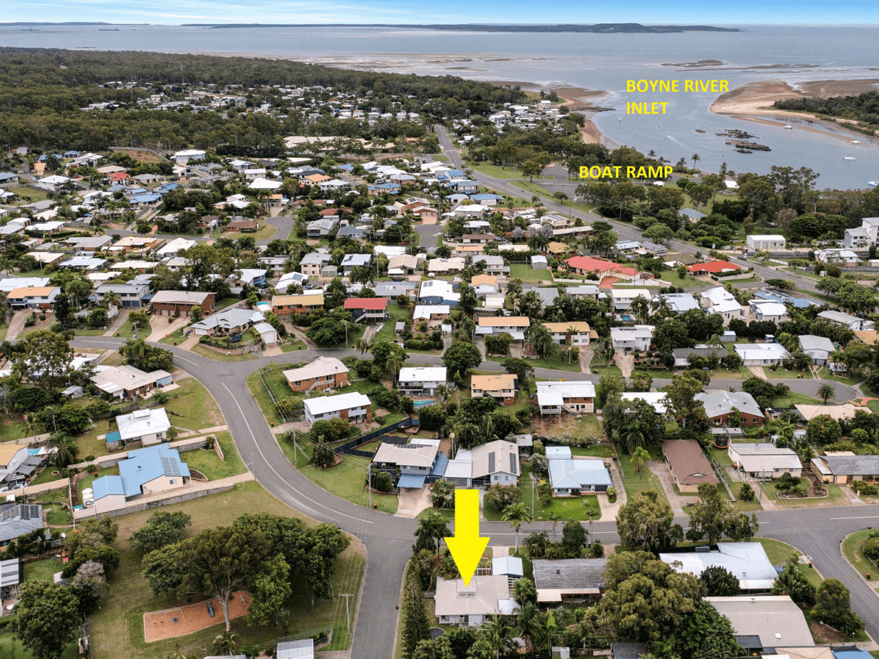 13 Hayes Avenue, BOYNE ISLAND, QLD 4680