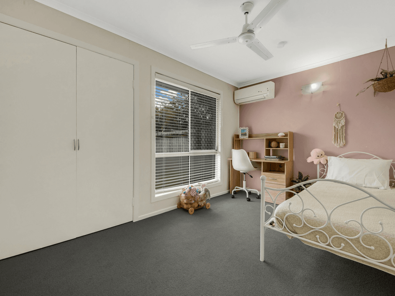 13 Hayes Avenue, BOYNE ISLAND, QLD 4680