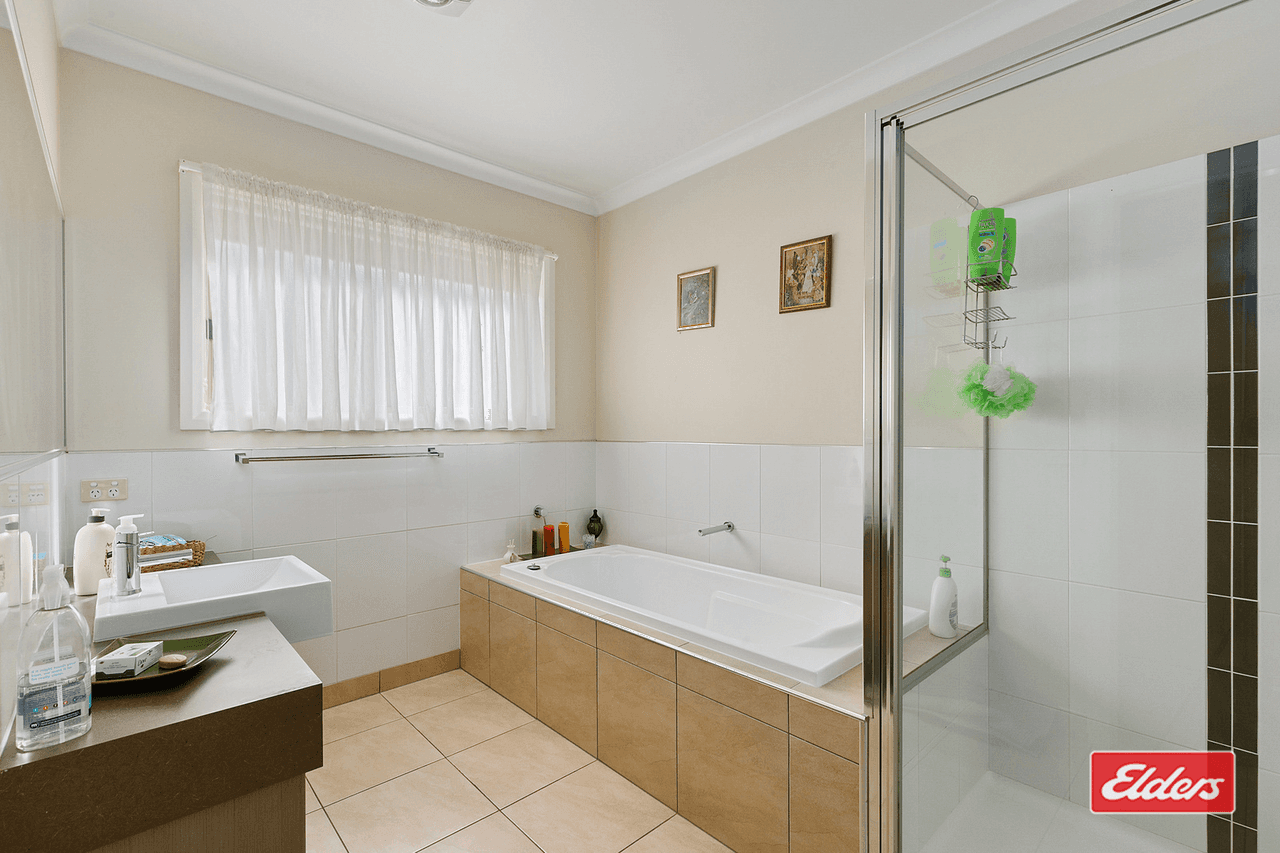 5 Hollywood Crescent,, YARRAWONGA, VIC 3730