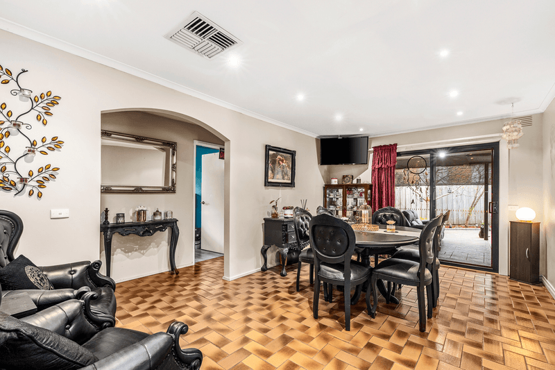 2 Madigan Crescent, MILL PARK, VIC 3082