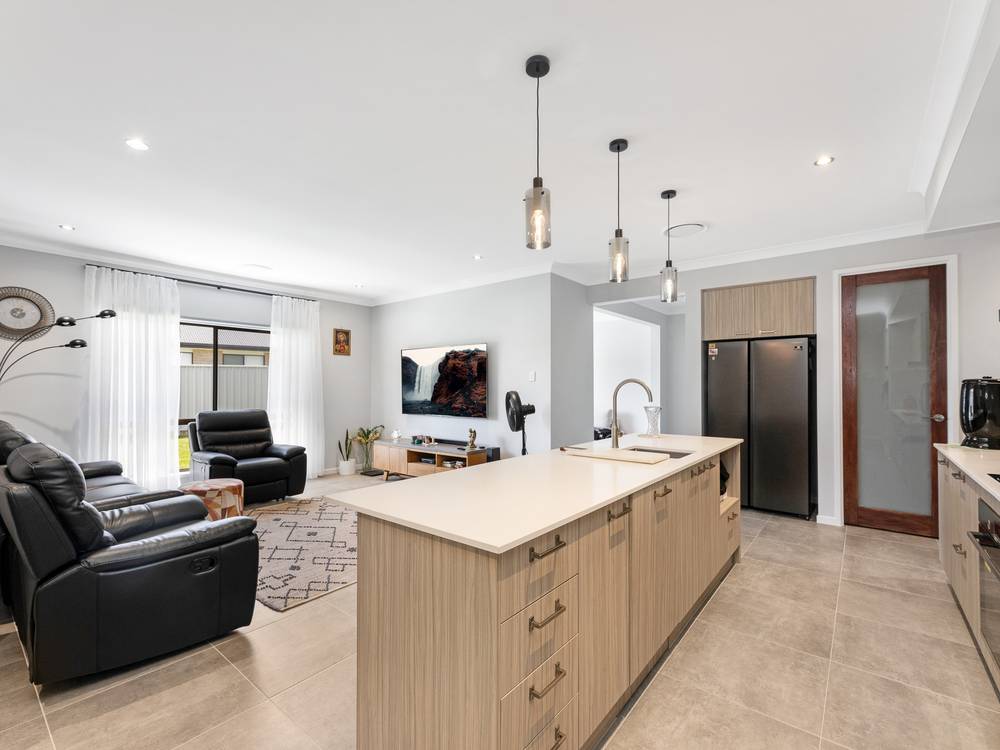 12 Rosemary Court, NIKENBAH, QLD 4655