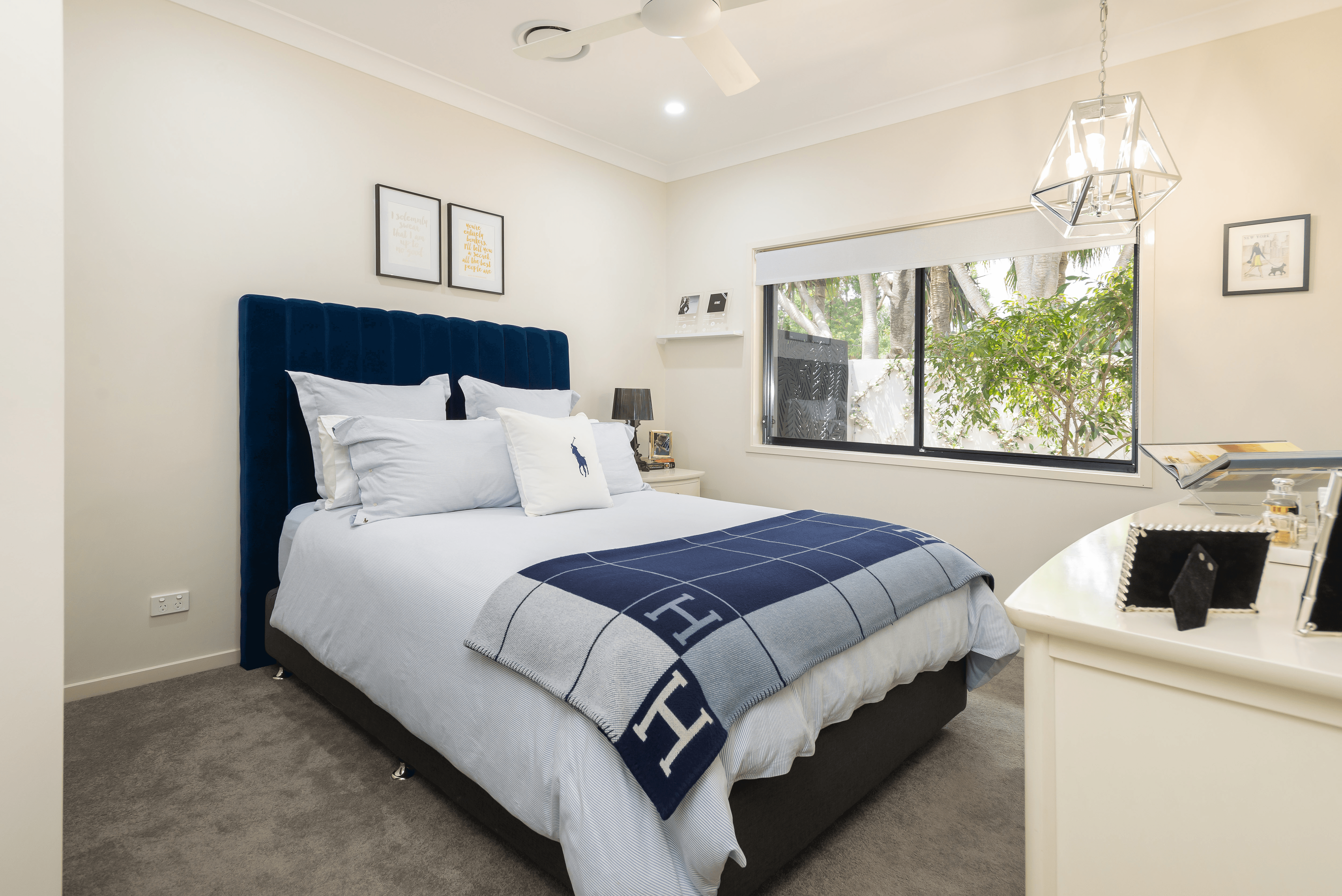 15 Leeside Place, HOPE ISLAND, QLD 4212