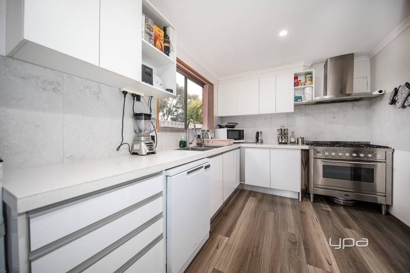 2/53 Dundee Way, Sydenham, VIC 3037