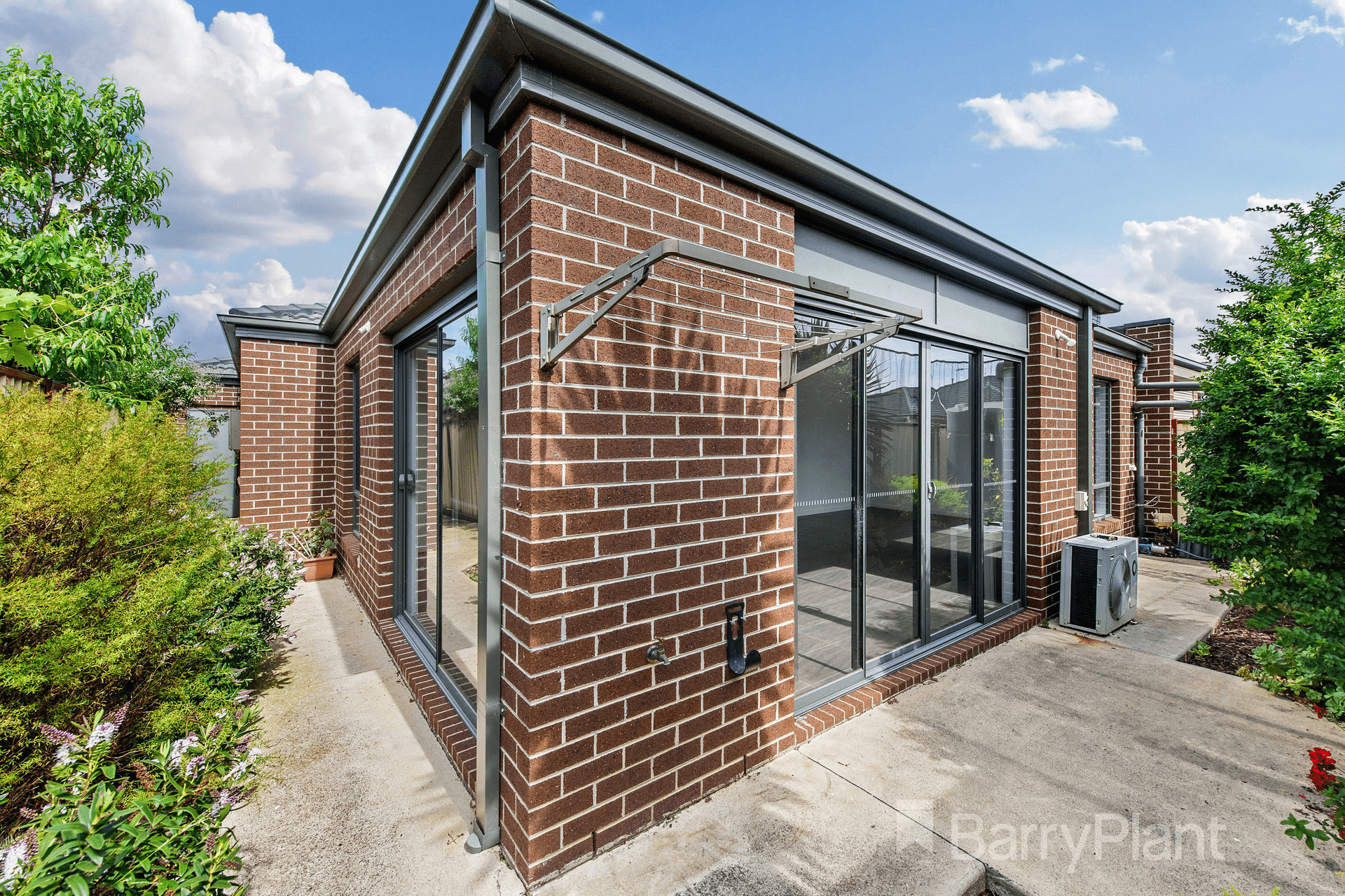 4/3 Scarborough Crescent, Harkness, VIC 3337