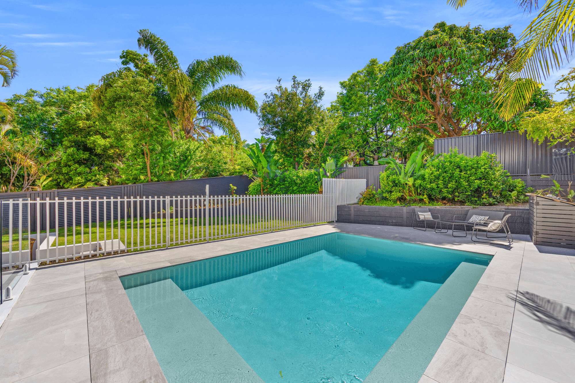 20 Evans Drive, BENOWA, QLD 4217