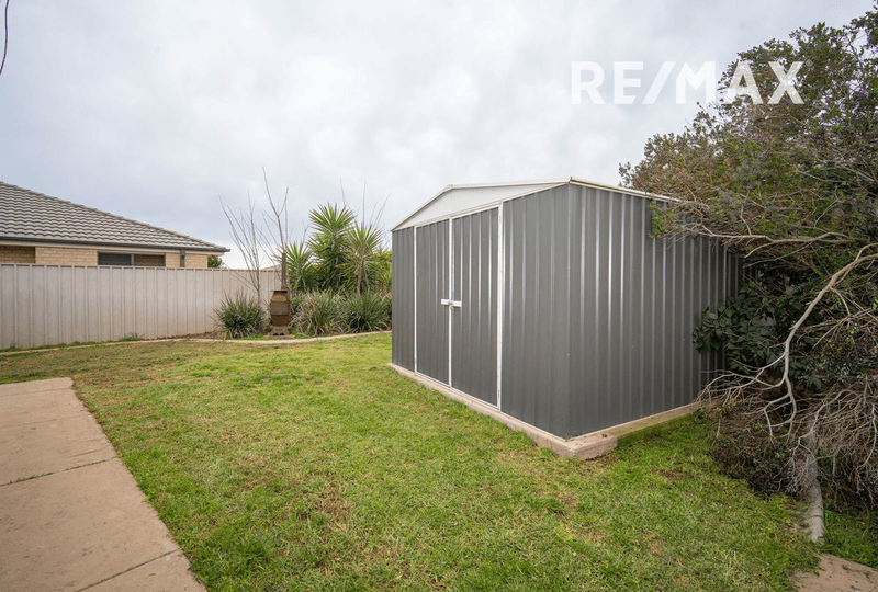 22 Womboin Crescent, GLENFIELD PARK, NSW 2650