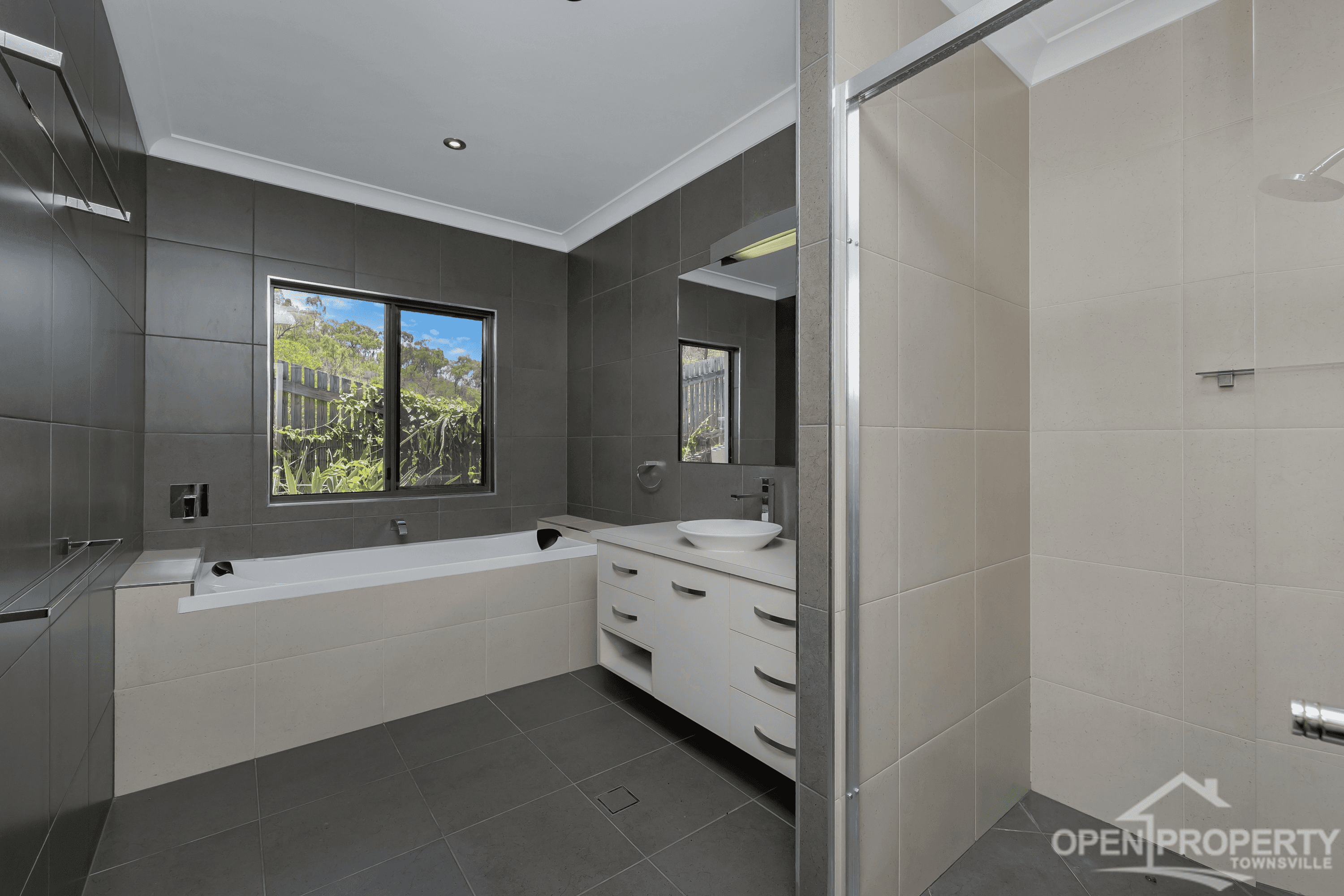 11 Mont Blanc Pl, Mount Louisa, QLD 4814