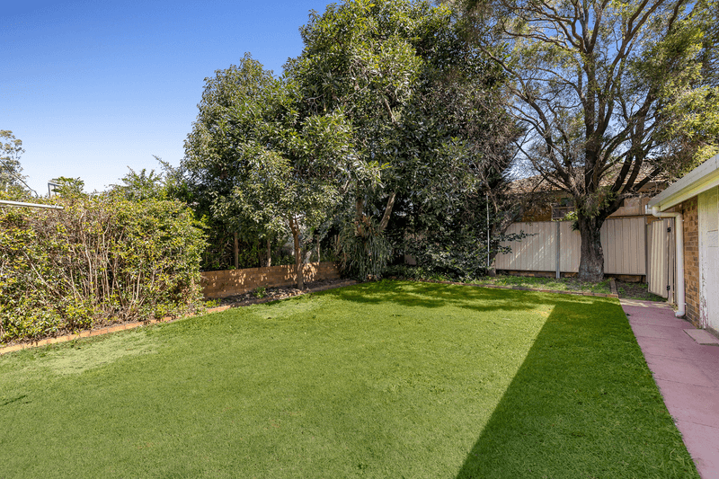 27 Fourth Avenue, HARRISTOWN, QLD 4350