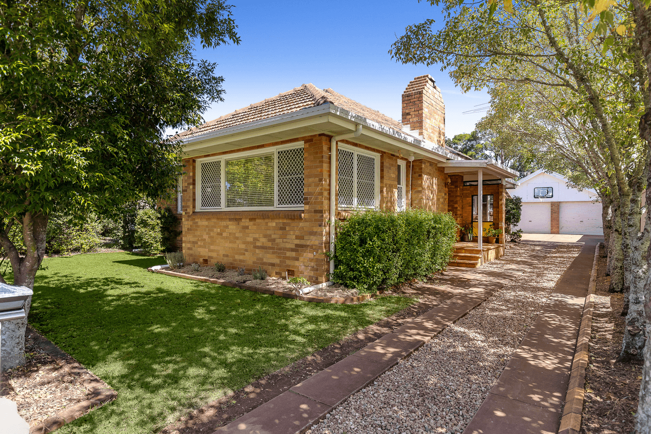 27 Fourth Avenue, HARRISTOWN, QLD 4350