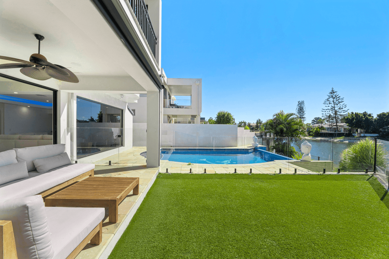 41 T E Peters Drive, BROADBEACH WATERS, QLD 4218