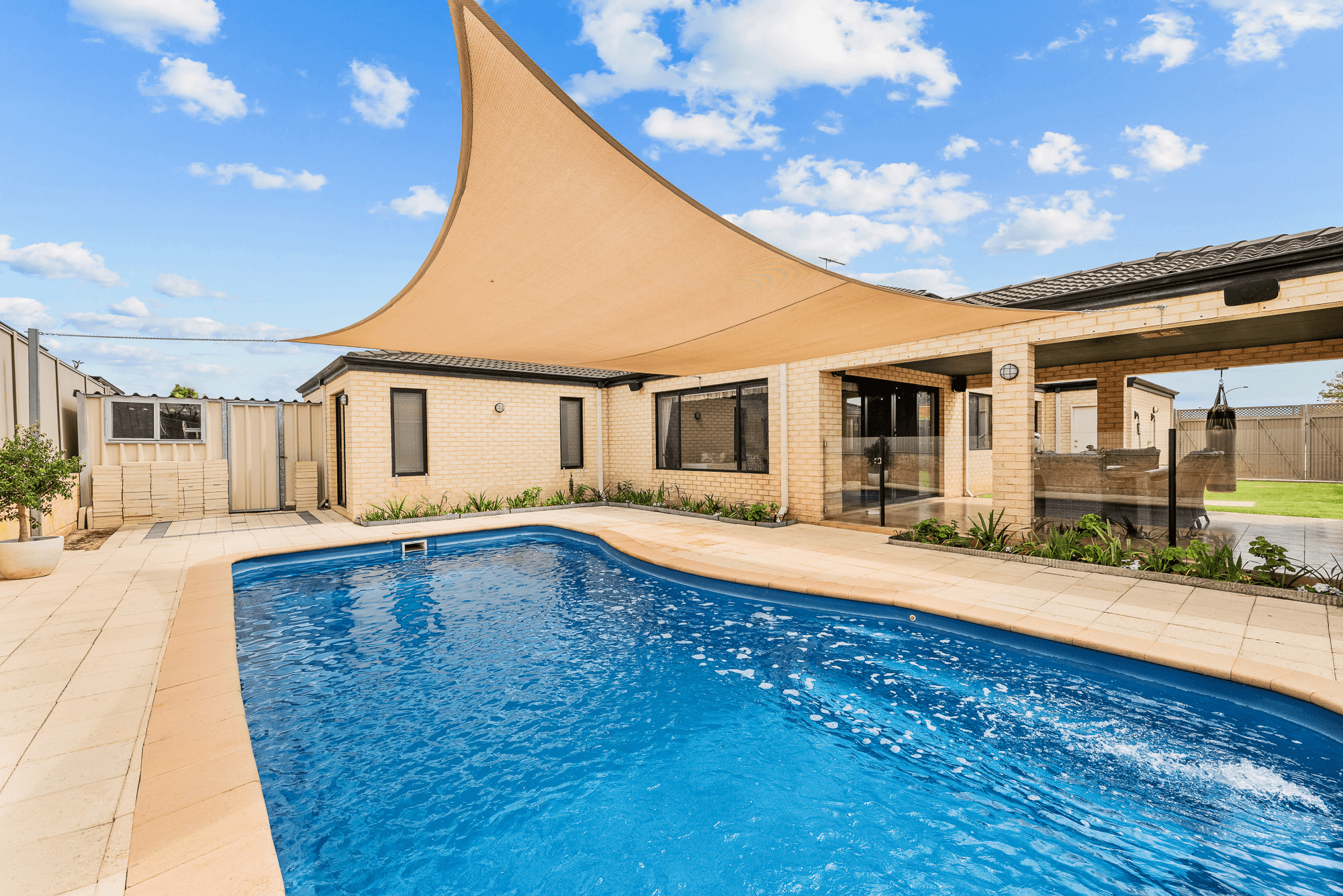 8 Millstream Drive, SOUTHERN RIVER, WA 6110