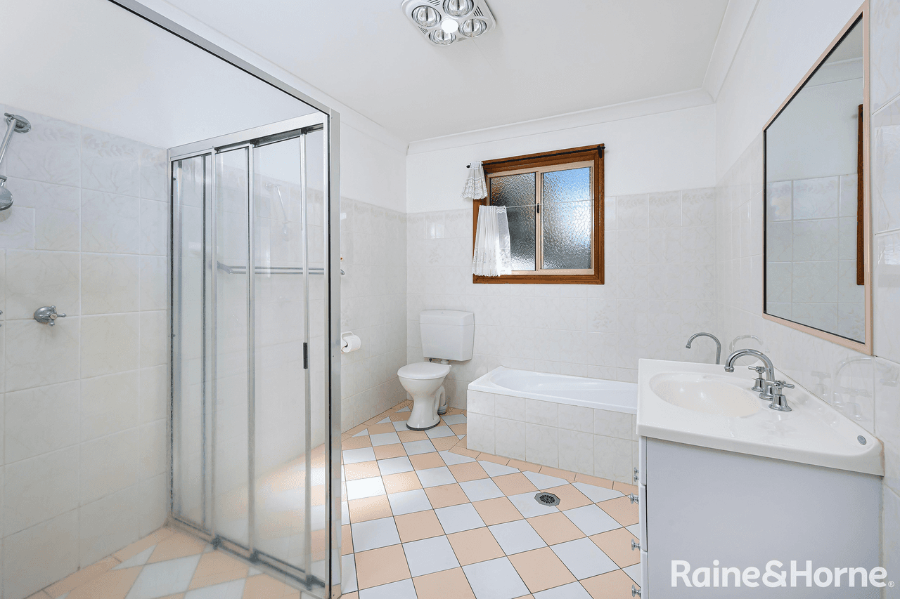 1/78 Undurra Drive, GLENFIELD PARK, NSW 2650