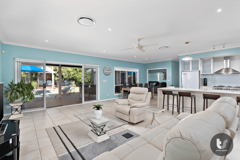 3 Newcomb Court, Redland Bay, QLD 4165